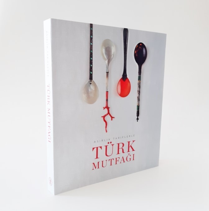 ASIRLIK TARİFLERLE TÜRK MUTFAĞI (TR)