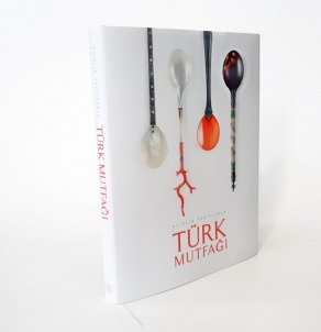 ASIRLIK TARİFLERLE TÜRK MUTFAĞI (TR) (BÜYÜK BOY)