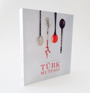 ASIRLIK TARİFLERLE TÜRK MUTFAĞI (TR)